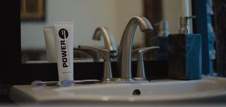 Innovation : ce dentifrice à la caféine va vous aider à vous réveiller du bon pied !