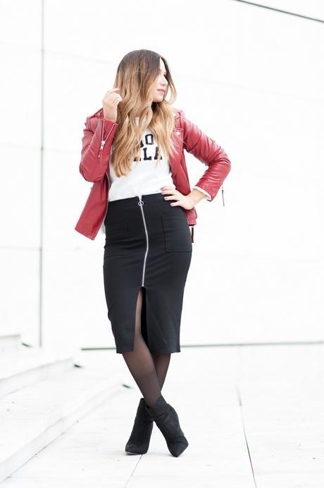 look sport chic jupe crayon noir sweet perfecto en cuir rouge