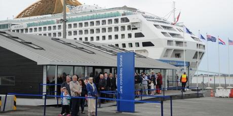 Le terminal d'accostage des croisières se situe actuellement au môle d'escale de la Pallice à La Rochelle.