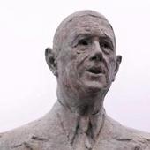 La statue du Général de Gaulle à Calais taguée en marge de la manifestation