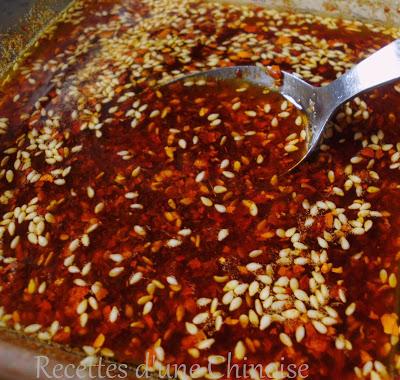 Du rouge pour le Nouvel An ! Youpo lazi : Huile parfumée et pimentée du Shaanxi 油泼辣子