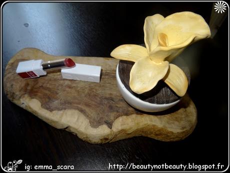 Des lèvres rouges et naturelles avec R08 de UNE BEAUTY !