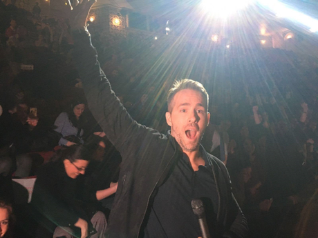 DEADPOOL - La surprise de Ryan Reynolds aux Parisiens