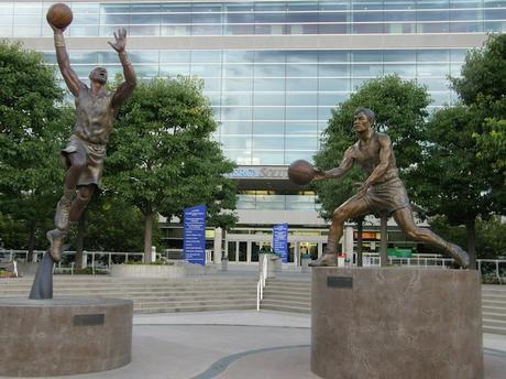Ces joueurs NBA immortalisés en statues