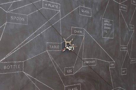 Otto : ce petit robot est capable de dessiner sur un tableau noir !