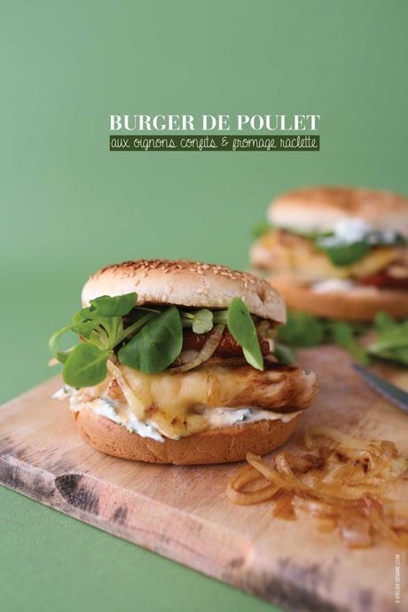 Burger de Poulet aux oignons caramélisés & fromage raclette
