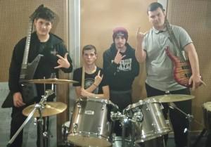 Nouveau groupe en écoute sur Bernay-radio.fr j’ai nommée les « Blood Morning »… Nouveau groupe en écoute sur Bernay-radio.fr j’ai nommée les « Blood Morning »…