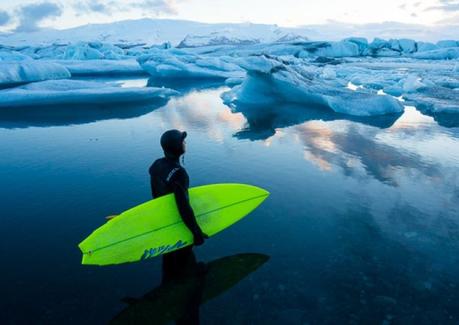 Session de Surf dans des eaux glaciales