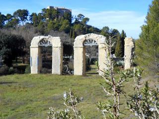 Meyrargues et les vestiges de son aqueduc romain