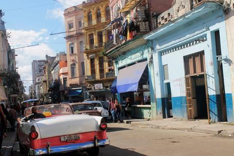 calle en la habana