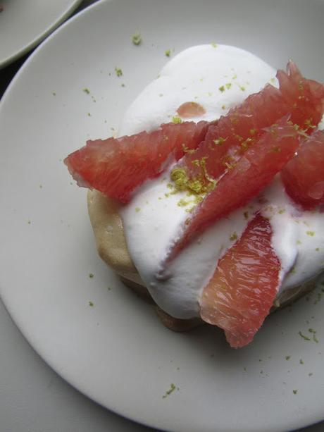 Pavlova au Pomélo rouge. [Bataille Food #31]
