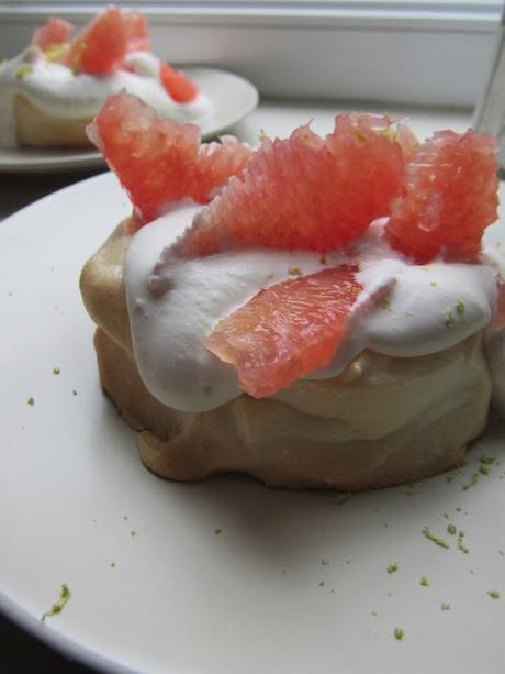 Pavlova au Pomélo rouge. [Bataille Food #31]