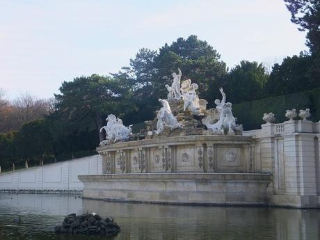 Vienne Wien château schönbrunn schloss parc fontaine neptune