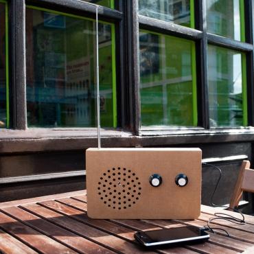    Radio en carton recyclé   
 Emmenez votre...