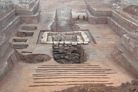 Un ancien jeu de plateau découvert dans une tombe pillée en Chine
