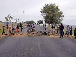 Tiaret : Des citoyens ferment la route