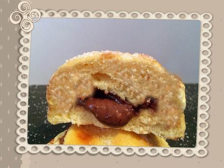 Beignets fourrés au chocolat et au sucre cuits au four