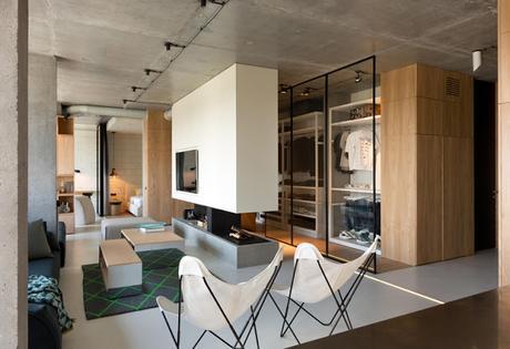 Bois et béton dans un Penthouse ukrainien