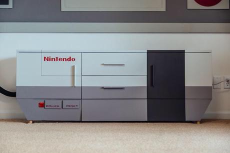 Ils ont conçu une console NES géante en guise d’habillage mural !