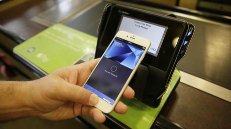 Apple Pay: Le paiement avec son iPhone arrive en France ?