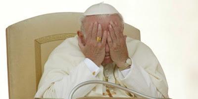 526° Le pape réaffirme l'homophobie religieuse.
