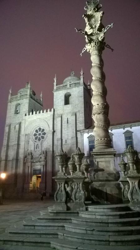 Cathédrale Sé de Porto, de nuit