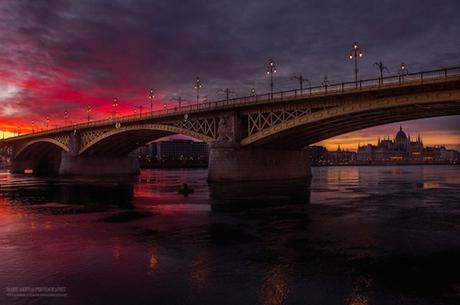 Burning_Lights_Sunrises_and_Sunsets_Over_Budapests_Skyline_by_Mark_Mervai_2016_12-768x511