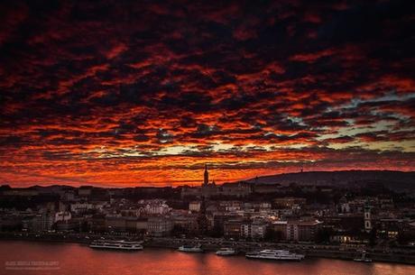 Burning_Lights_Sunrises_and_Sunsets_Over_Budapests_Skyline_by_Mark_Mervai_2016_02-768x511