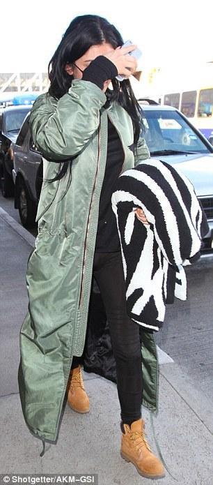 2597A83E00000578-0-image-a-31_1423736129910