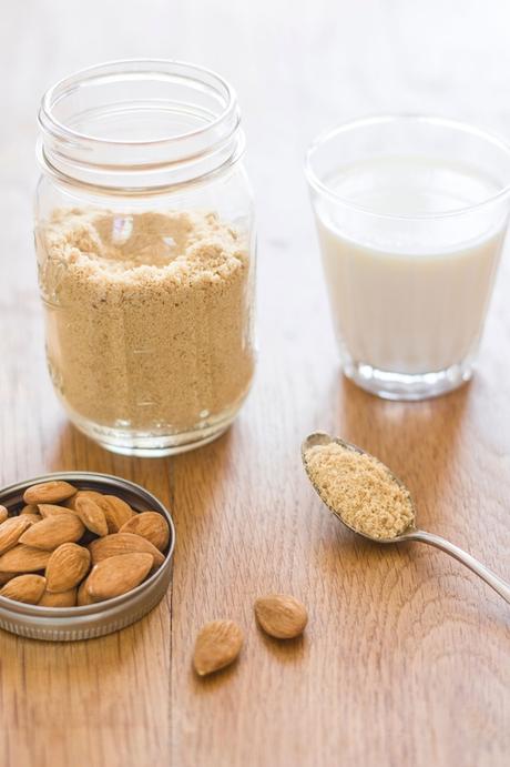 Lait-d-amande-poudre-instantanee-01