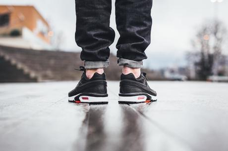 819523-006-Nike-Air-Max-BW-Premium-Black-Crimson-02