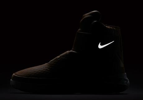 Nike Swoosh Hunter