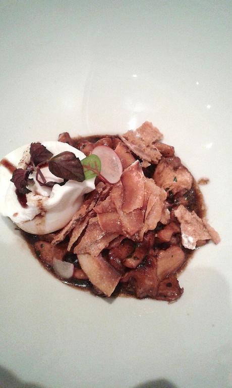 Champignons, œuf mollet, rapé de noix de coco © P.Faus