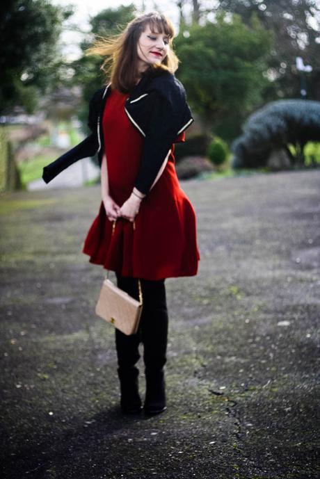look-robe-rouge-pourpre-tarajarmon-sac-chanel-mademoiselle-blog-mode-look-robe-cuissardes