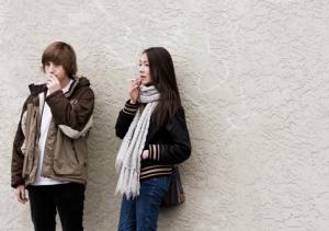 INTERDICTION de FUMER: C'est 20% d'expérimentation de moins chez les jeunes  – Nicotine & Tobacco Research