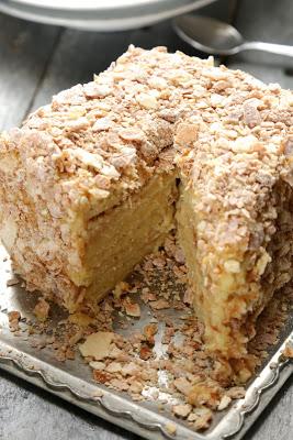 Napoleon , gâteau russe , pâte feuilletée , cuisine russe , crème vanille