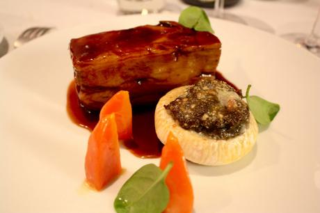 Poitrine de veau braisé, aromates, navet de Bussy… © P.Faus - copie