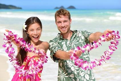 Welcome to Hawaii - Hawaiian people showing lei_93773066_XS