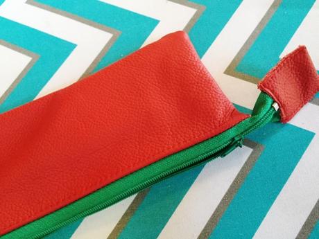 Pochette et fanfreluches