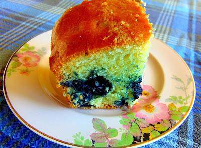 Gâteau aux bleuets et jus d'agrumes