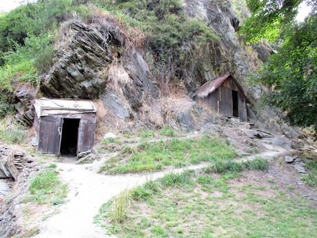 chacun voit midi et demi à sa porte