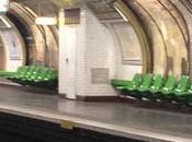 affiches années retrouvées dans métro parisien