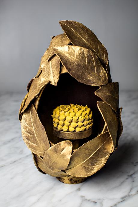 LE PRINCE DE GALLES PRESENTE SON ŒUF DE PAQUES