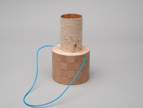 Discoveries No.20 Sanna Lindholm Sanna Lindholm et sa série Näver, objets en écorce de bouleau