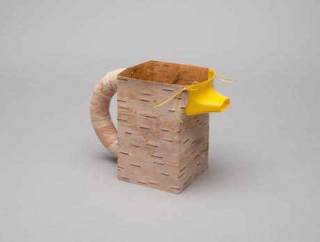 Discoveries No.20 Sanna Lindholm Sanna Lindholm et sa série Näver, objets en écorce de bouleau