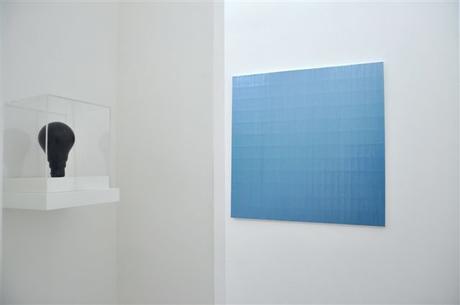 Sébastien Mehal Center Acryique sur toile 100 X 100 cm 2016 et Hz 2015 18 cm (hauteur) 2015 Courtesy Maëlle Galerie