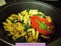 Pâtes à la sauce tomate aux multiples saveurs et textures (Vegan)