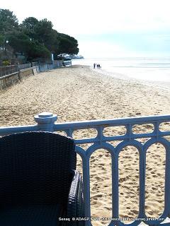 Bord de mer : Bassin d'Arcachon: terrasse et marée basse