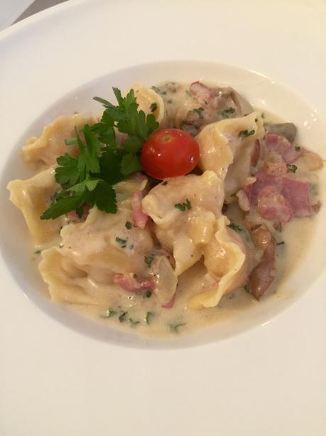 FINZI : ANTIPASTI ET PASTA SAVOUREUX SERVIS DANS UNE BELLE MAISON FAMILIALE