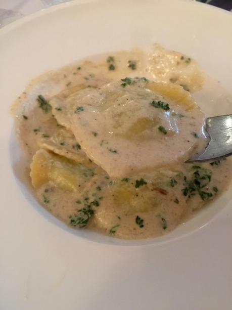 FINZI : ANTIPASTI ET PASTA SAVOUREUX SERVIS DANS UNE BELLE MAISON FAMILIALE